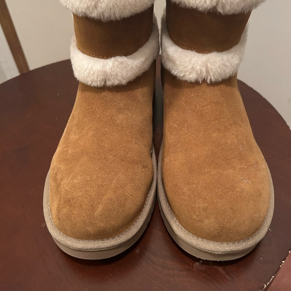 Koolaburra Tan Ankle Boots with Cream Fur Trim